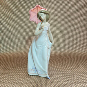 Lladro Aftrrnoon Promenade Sculpture 7636 Pink White